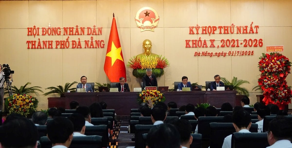 Sáng 1/7, Đà Nẵng đã khai mạc kỳ họp đầu tiên sau khi sáp nhập hai địa phương Quảng Nam và Đà Nẵng. Ảnh: Lan Anh. Sáng 1/7, Đà Nẵng đã khai mạc kỳ họp đầu tiên sau khi sáp nhập hai địa phương Quảng Nam và Đà Nẵng. Ảnh: Lan Anh.