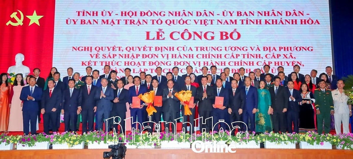 Lễ công bố quyết định của Trung Ương tại Khánh Hòa. Ảnh: BKH