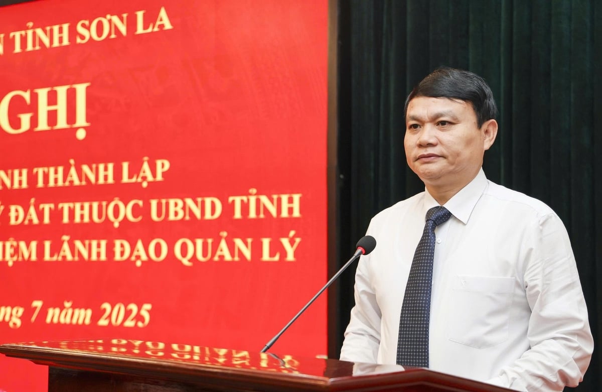 Ông Đặng Ngọc Hậu - Phó Chủ tịch UBND tỉnh Sơn La phát biểu tại Hội nghị công bố Quyết định thành lập Trung tâm phát triển quỹ đất. Ảnh: Nguyễn Nga.
