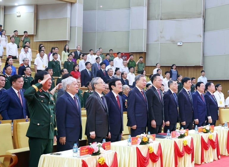 Tổng Bí thư Tô Lâm cùng các đồng chí lãnh đạo, nguyên lãnh đạo Đảng, Nhà nước dự Lễ kỷ niệm. Ảnh: Phạm Hà/Báo Nhân Dân. Tổng Bí thư Tô Lâm cùng các đồng chí lãnh đạo, nguyên lãnh đạo Đảng, Nhà nước dự Lễ kỷ niệm. Ảnh: Phạm Hà/Báo Nhân Dân.