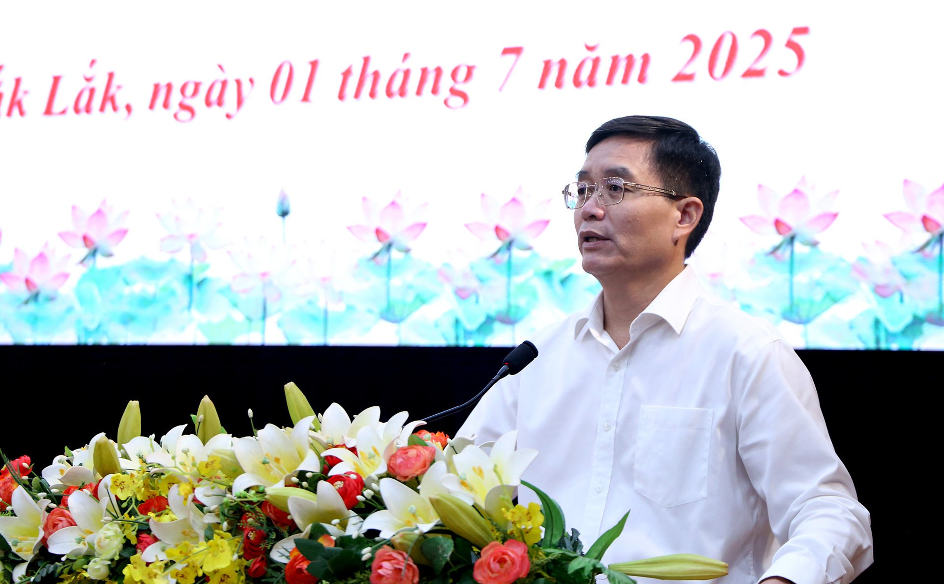 Bí thư Tỉnh ủy Nguyễn Đình Trung phát biểu tại Hội nghị Ban Chấp hành Đảng bộ tỉnh Đắk Lắk lần thứ Nhất (mở rộng). Ảnh: Cổng TTĐT tỉnh Đắk Lắk.
