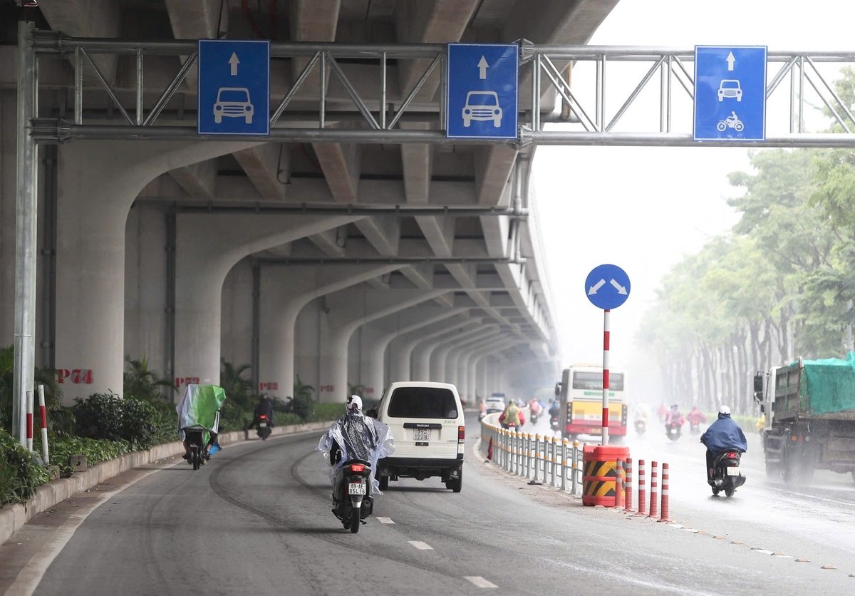Đường Phạm Văn Đồng đã được hoàn thiện hạ tầng giao thông để phục vụ cho việc phân làn. Ảnh: Cao Sơn.