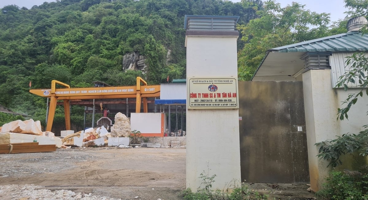Tương tự là Công ty TNHH Tân Hà An cũng lấn chiếm đất. Ảnh: Việt Khánh.