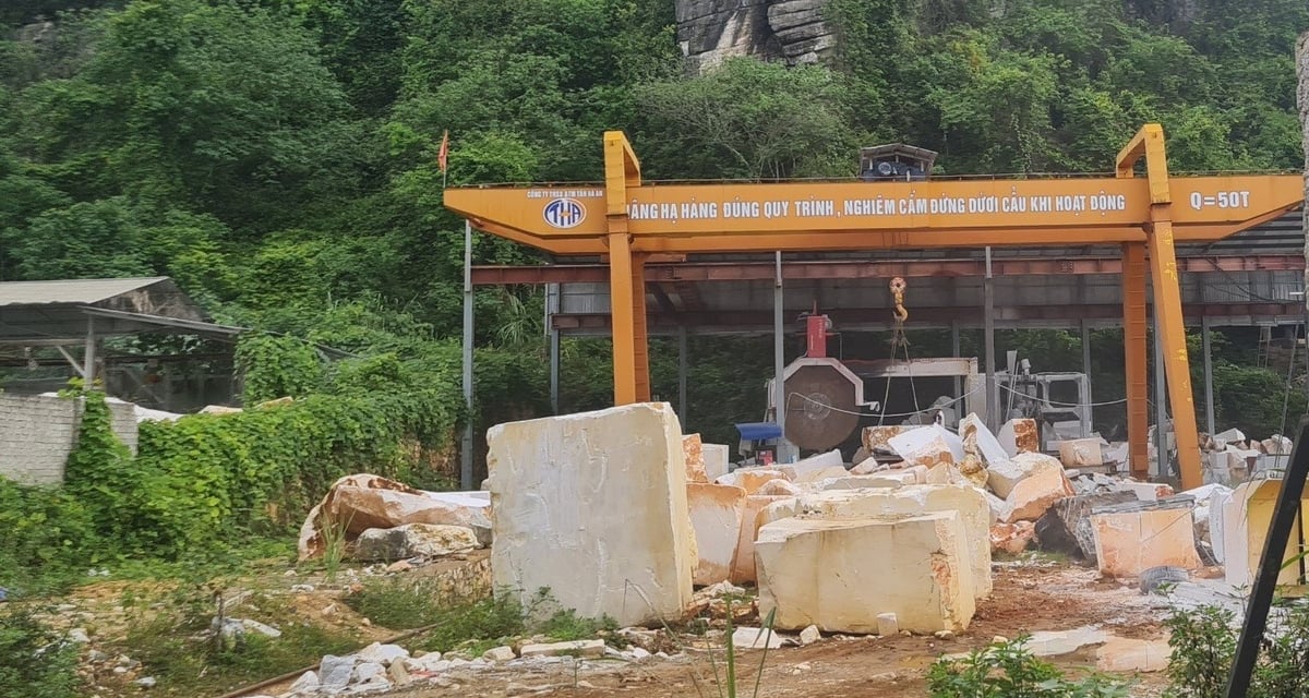 Hành vi vi phạm tồn tại dai dẳng nhưng tỉnh Nghệ An chưa tìm ra phương án tháo gỡ. Ảnh: Việt Khánh.