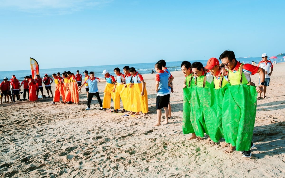 Hoạt động teambuilding đều khắc họa tinh thần 'Kết nối': Khi đồng lòng sát cánh, mọi giới hạn đều có thể vượt qua. Ảnh: PV GAS.