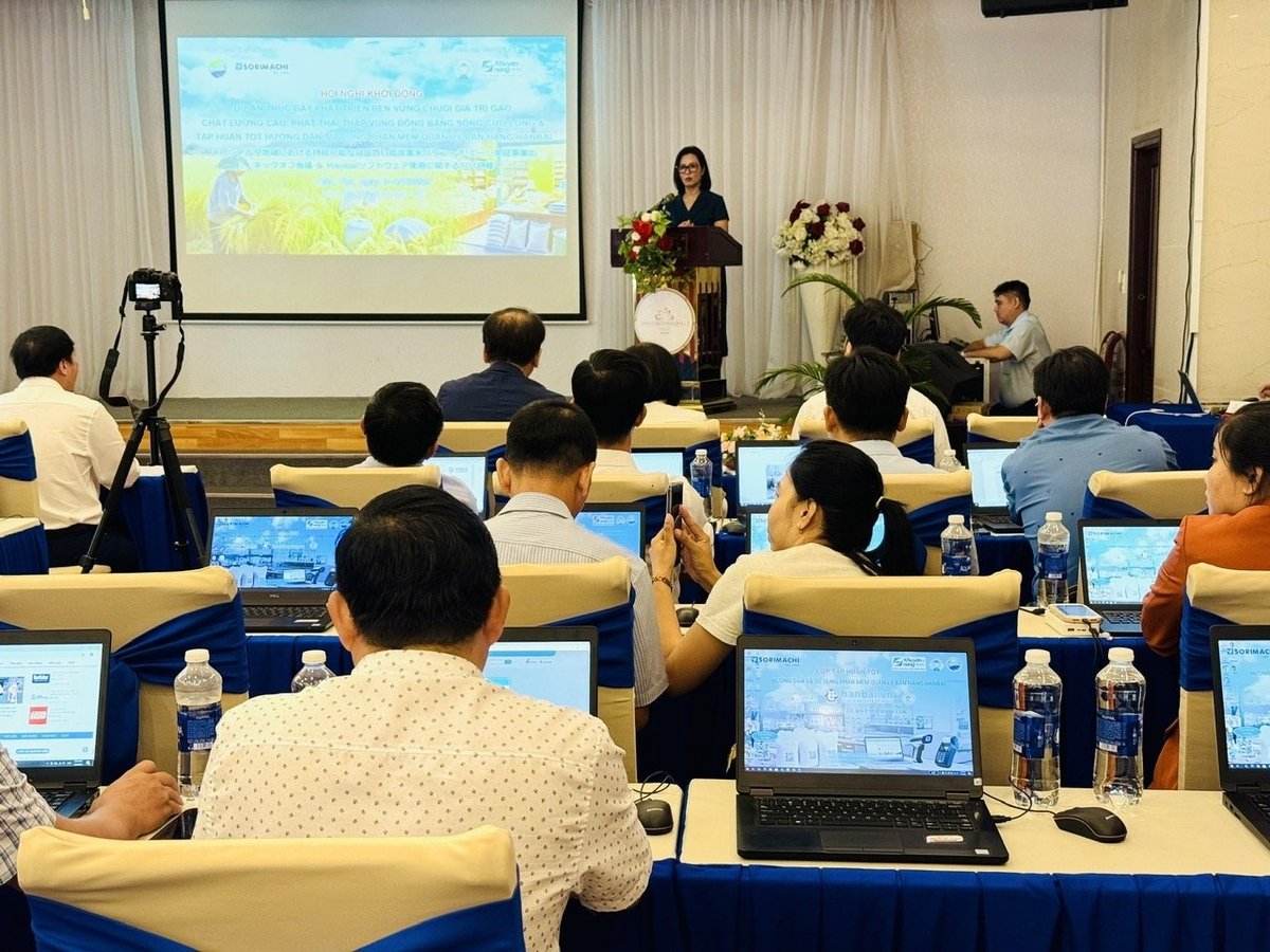 Cục Kinh tế hợp tác và Phát triển nông thôn phối hợp cùng Công ty TNHH Sorimachi Việt Nam tổ chức lớp đào tạo giảng viên nguồn (ToT) hướng dẫn sử dụng phần mềm quản lý bán hàng Hanbai diễn ra tại TP. Cần Thơ. Ảnh: Lê Hoàng Vũ.