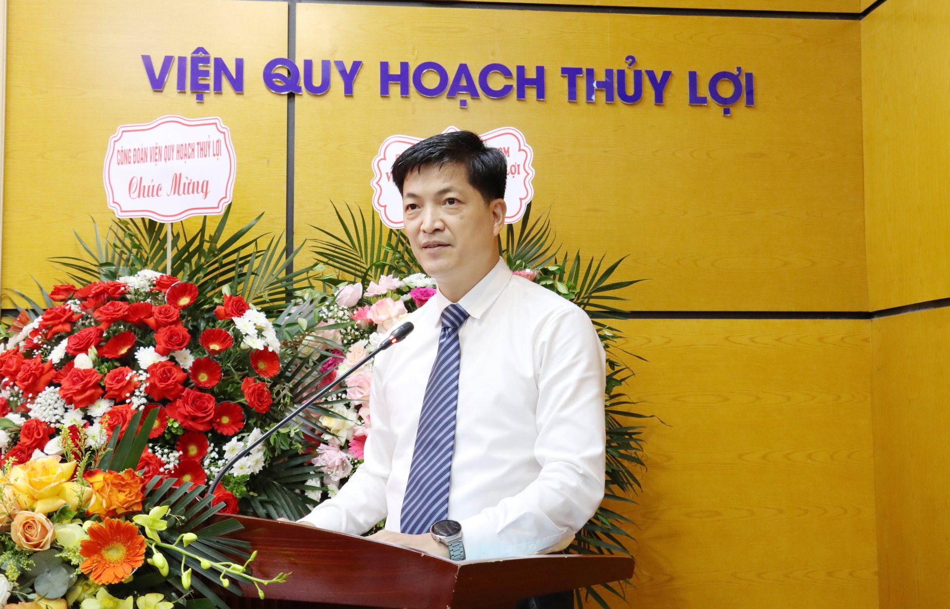 Đồng chí Cù Ngọc Linh, Phó Chánh Văn phòng Đảng ủy Bộ NN-MT đánh giá cao tinh thần đoàn kết, trách nhiệm, hiệu quả của Đảng bộ Viện Quy hoạch Thủy lợi trong nhiệm kỳ 2020-2025. Ảnh: Nguyễn Thủy.