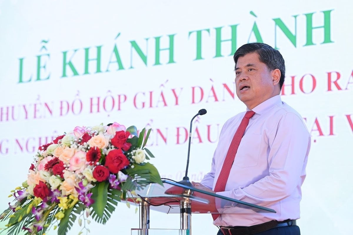 Thứ trưởng Trần Thanh Nam bày tỏ niềm vui trước những bước tiến mới của các doanh nghiệp chế biến sâu, phục vụ xuất khẩu. Ảnh: Tùng Đinh.