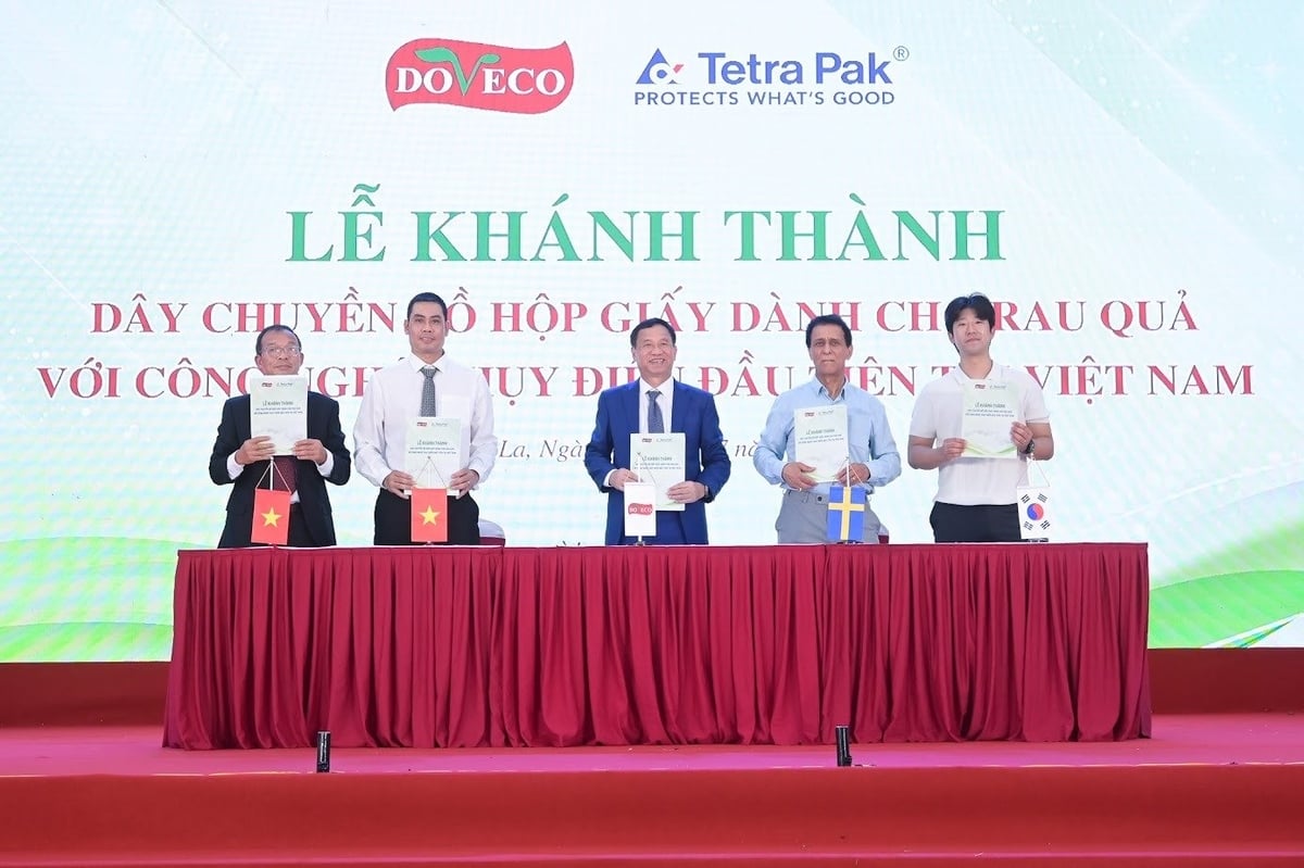 Lễ khánh thành dây chuyền sản xuất hộp giấy dành cho rau quả dầu tiên tại Việt Nam. Ảnh: Tùng Đinh.