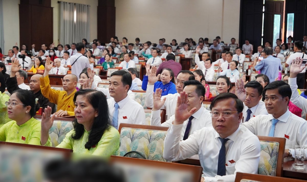 Các đại biểu HĐND TP.HCM khóa X thống nhất thông qua các Nghị quyết. Ảnh: Nguyễn Thủy.
