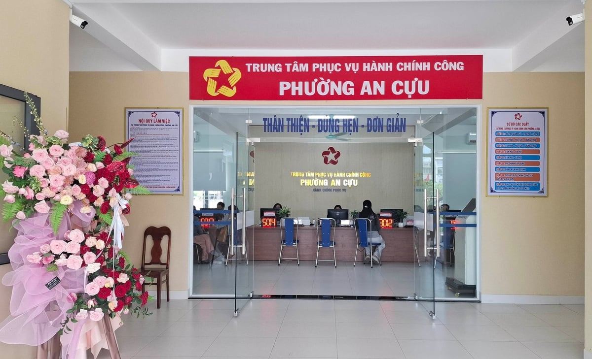 Trung tâm phục vụ hành chính công phường An Cựu khang trang, hiện đại. Ảnh: Văn Dinh.