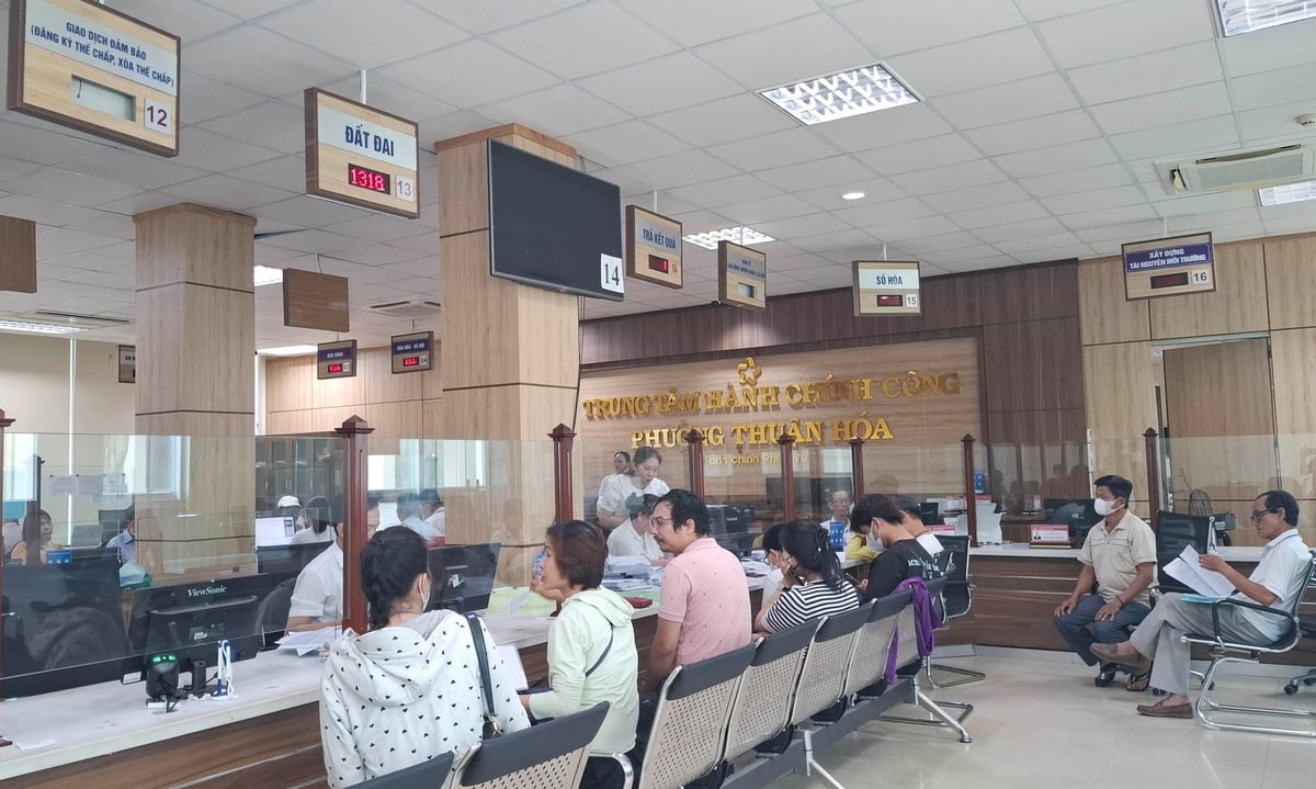 Thủ tục đất đai ở các xã, phường mới của TP Huế được thực hiện thông suốt. Ảnh: Văn Dinh.