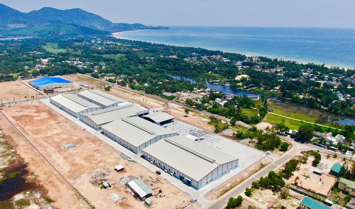 Khu kinh tế Chân Mây - Lăng Cô đang có rất nhiều dự án lớn đã hoạt động và đang được triển khai. Ảnh: Văn Dinh.