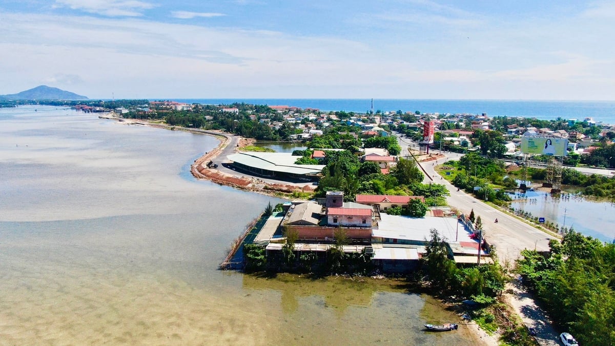 Một chương mới đã và đang mở ra cho Chân Mây - Lăng Cô. Ảnh: Văn Dinh.