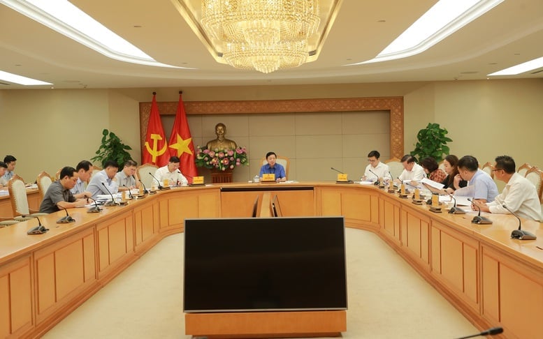 Nhấn mạnh vai trò chủ đạo của doanh nghiệp tư nhân, Phó Thủ tướng lưu ý, những lĩnh vực có chi phí cao, rủi ro lớn hoặc chưa có doanh nghiệp tư nhân đủ năng lực thì khu vực công cần đi trước mở đường. Ảnh: VGP/Minh Khôi.