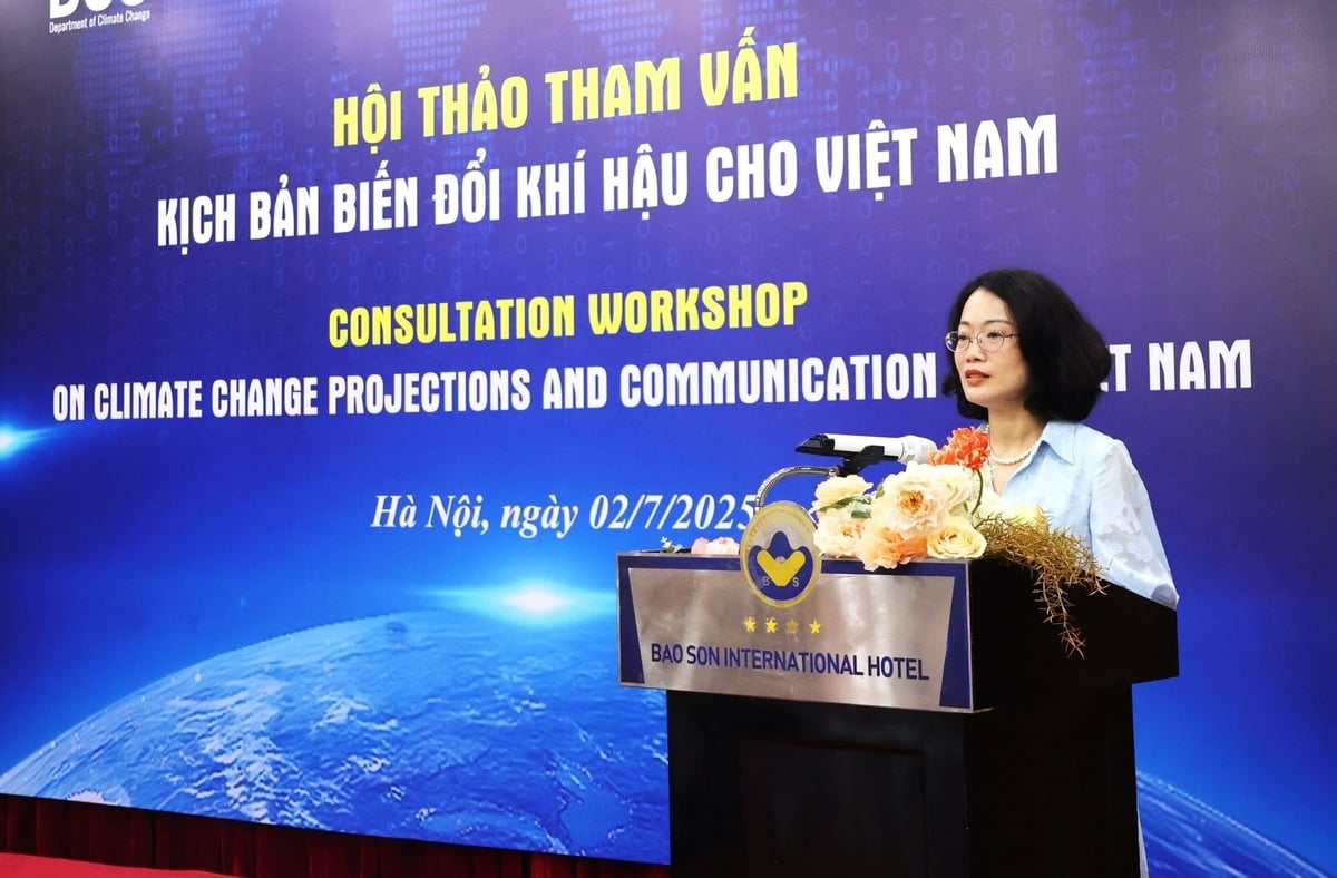 PGS.TS Phạm Thị Thanh Ngà – Viện trưởng Viện Khoa học KTTV&BĐKH chia sẻ về kịch bản biến đổi khí hậu, nước biển dâng cập nhật năm 2025. Ảnh: Trung Nguyên.