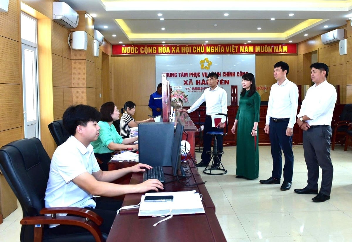 Trung tâm hành chính công xã Hàm Yên, tỉnh Tuyên Quang trong ngày đầu làm việc. Ảnh: T. Tú.