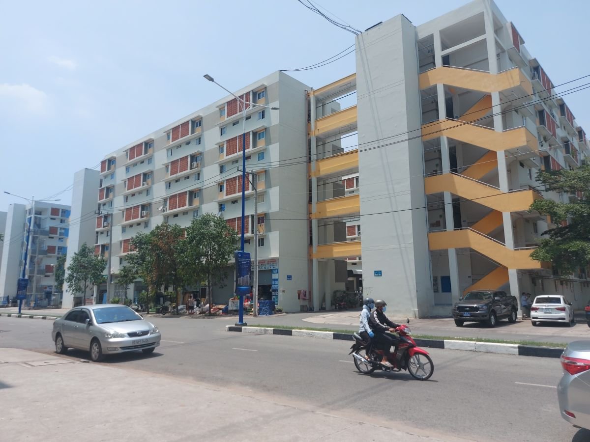TP.HCM sẽ hỗ trợ mua, thuê mua, thuê nhà ở xã hội cho cán bộ, công chức, viên chức, người hoạt động không chuyên trách, người lao động bị ảnh hưởng bởi việc sắp xếp đơn vị hành chính trên địa bàn thành phố. Ảnh: Thục Vy.