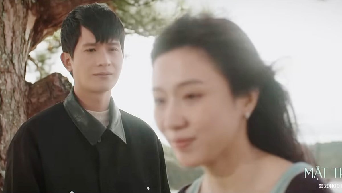Lam Anh ái ngại khi Sơn Dương nhìn cô. Ảnh CMH
