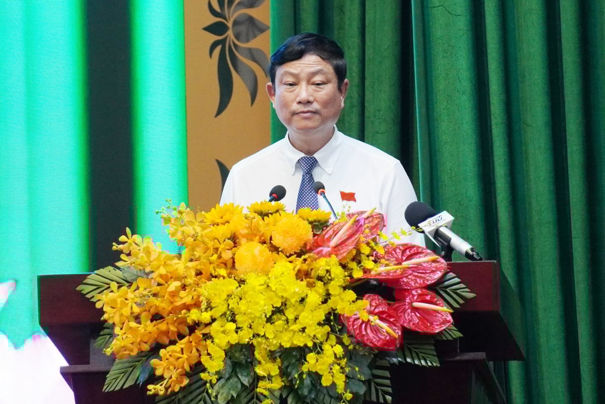 Chủ tịch HĐND TP.HCM Võ Văn Minh phát biểu bế mạc kỳ họp. Ảnh: Nguyễn Thủy.