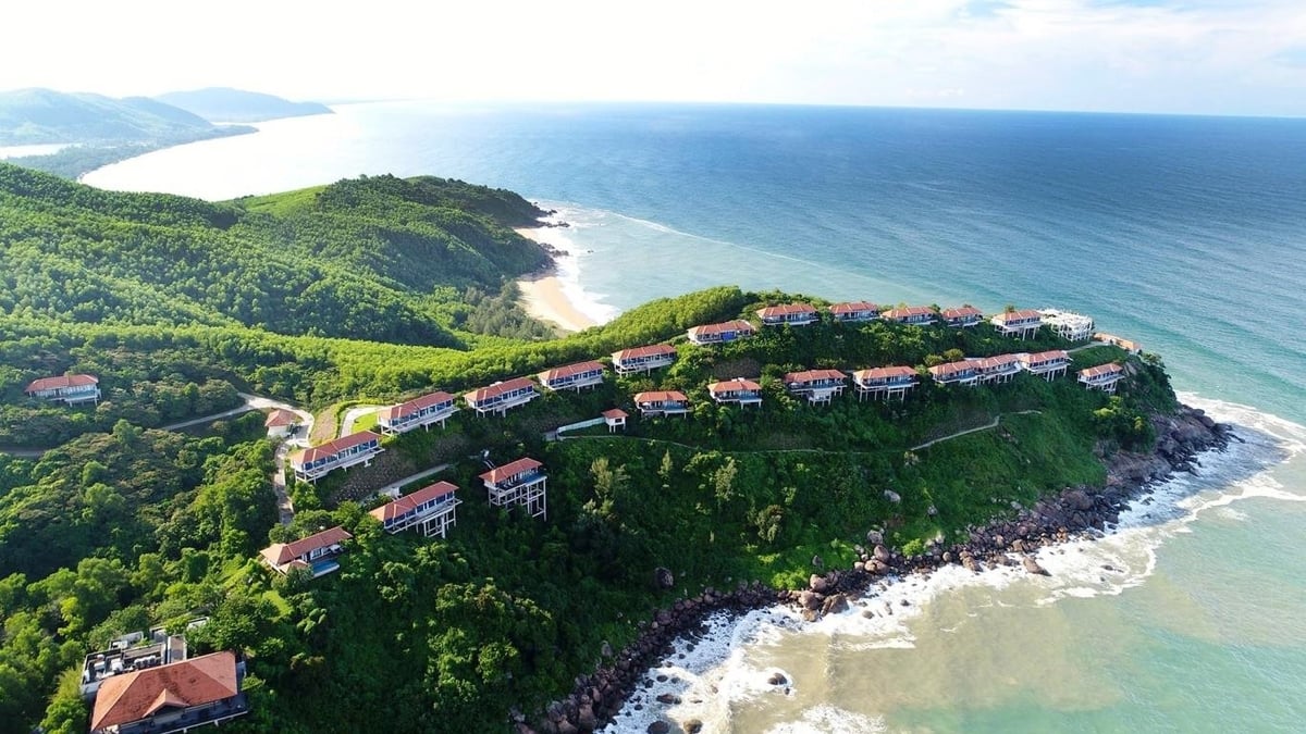 Khung cảnh đẹp tại khu nghỉ dưỡng Laguna Lăng Cô - Nơi đang được nhiều khách du lịch Việt tìm đến. Ảnh: Văn Dinh.