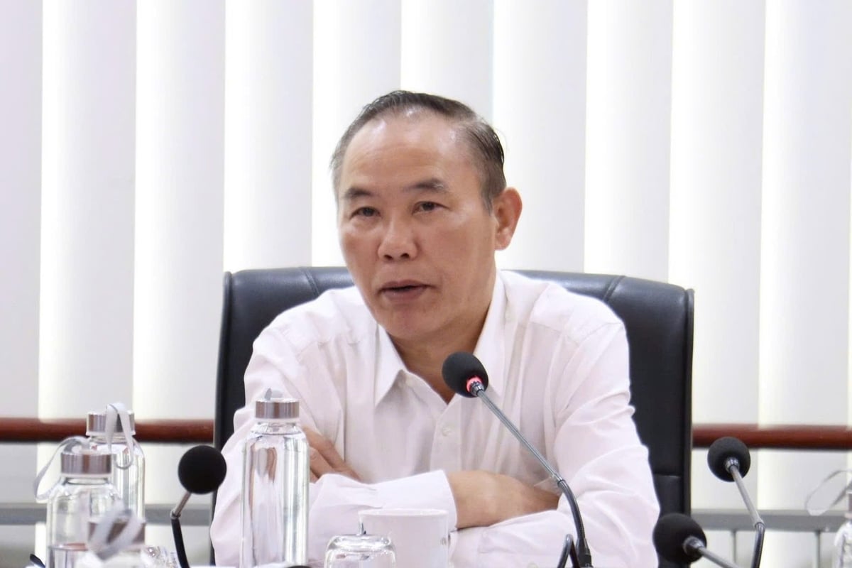 Thứ trưởng Phùng Đức Tiến lắng nghe ý kiến góp ý hoàn thiện Đề án thành lập Viện Khoa học Thủy sản. Ảnh: Hồng Ngọc.