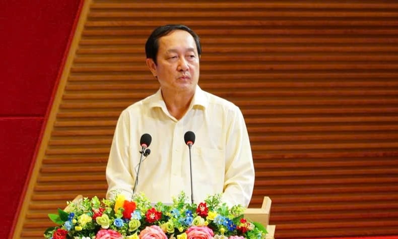 Ông Huỳnh Thành Đạt, Phó Trưởng Ban Tuyên giáo và Dân vận Trung ương gợi mở những vấn đề để Trường Đại học Cửu Long phát huy đổi mới, sáng tạo. Ảnh: Hồ Thảo.