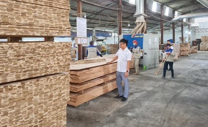 Chính sách bảo hiểm thất nghiệp không chỉ bảo vệ quyền lợi người lao động mà còn hỗ trợ hiệu quả cho doanh nghiệp. Ảnh: Việt Khánh. Chính sách bảo hiểm thất nghiệp không chỉ bảo vệ quyền lợi người lao động mà còn hỗ trợ hiệu quả cho doanh nghiệp. Ảnh: Việt Khánh.