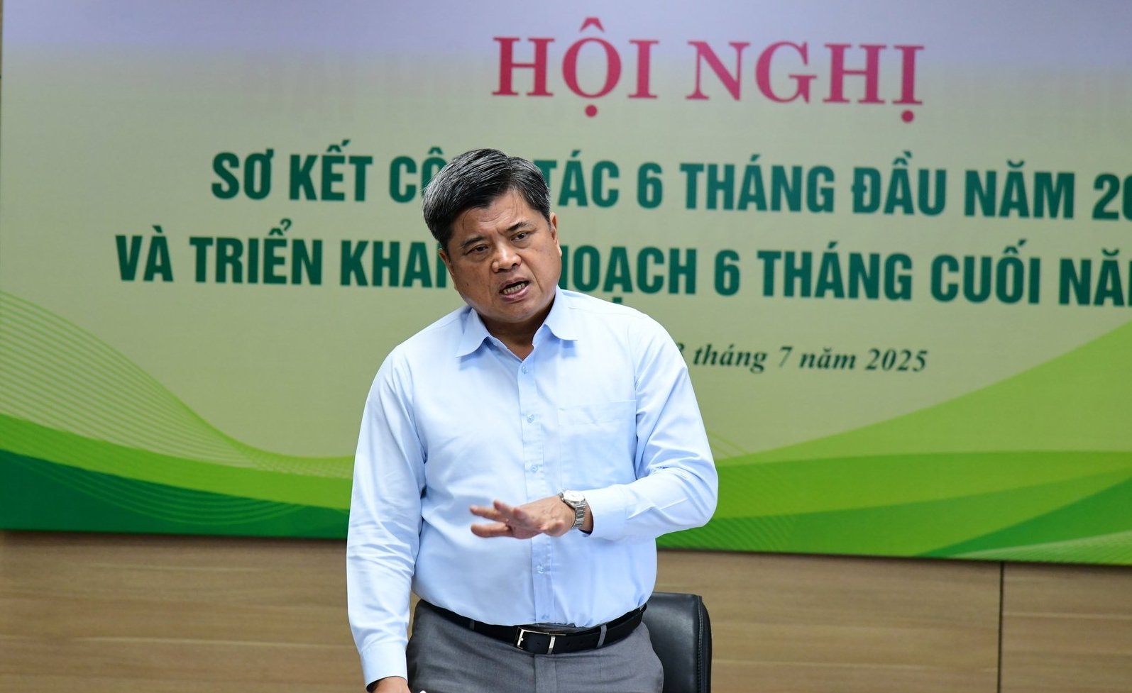 Thứ trưởng Trần Thanh Nam đề nghị Trung tâm Khuyến nông quốc gia phối hợp chặt chẽ với địa phương để rà soát tổng thể hệ thống và cơ chế hoạt động khuyến nông từ cơ sở đến trung ương. Ảnh: Phương Linh.