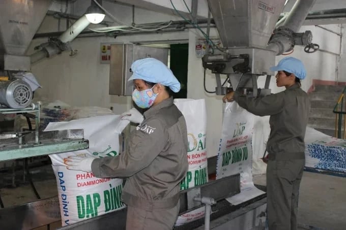 Phân bón, quặng để sản xuất phân bón, thuốc bảo vệ thực vật,... sẽ thuộc đối tượng áp dụng mức thuế suất 5% từ ngày 1/7. Ảnh: DDV.