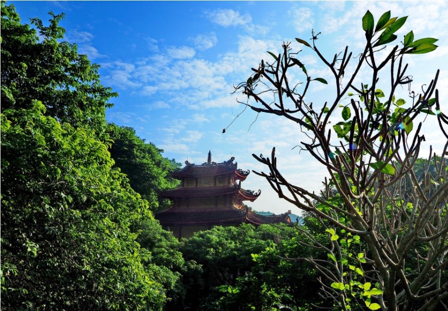 Chùa Nhẫm Dương - căn cứ quân sự thời kỳ kháng chiến chống Nguyên - Mông và trong cuộc kháng chiến chống thực dân Pháp của dân tộc.