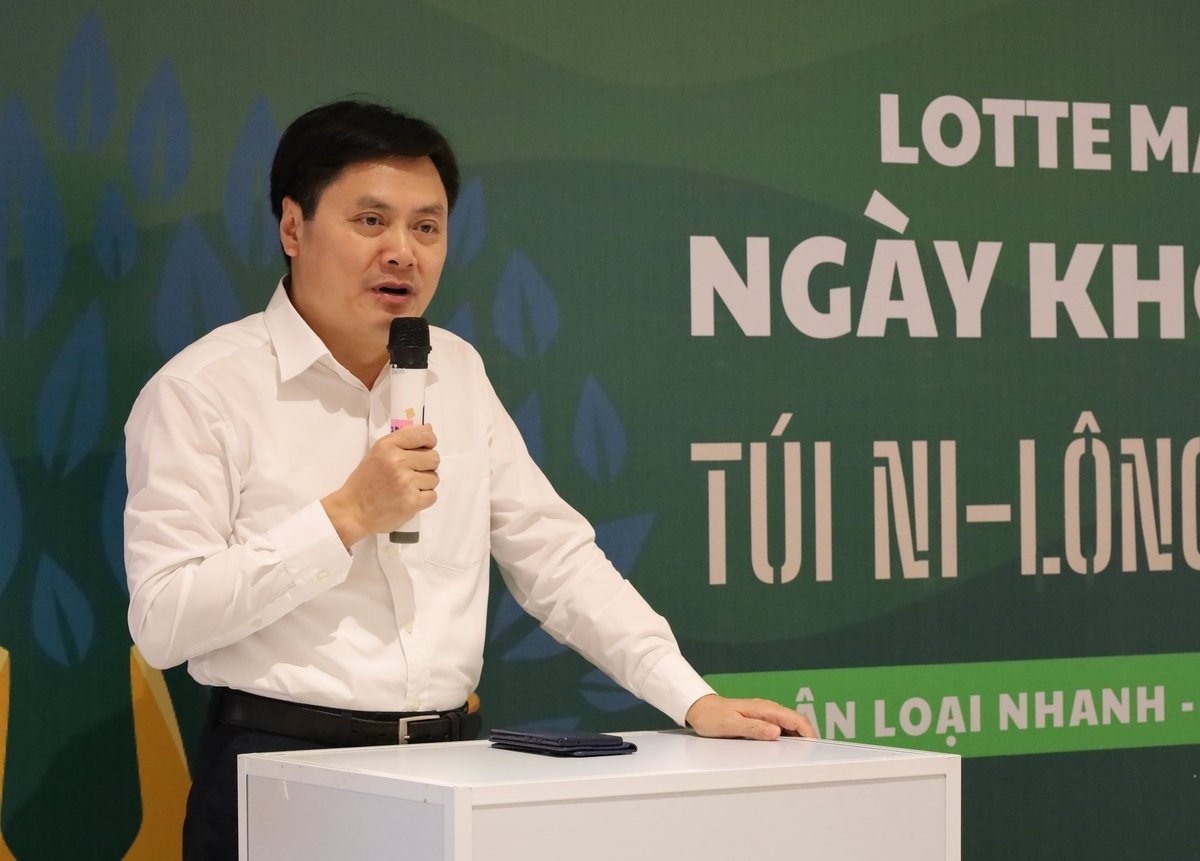 Ông Nguyễn Trung Thắng, Phó Viện trưởng Viện Chiến lược, Chính sách nông nghiệp và môi trường phát biểu tại Lễ hưởng ứng Ngày Quốc tế không sử dụng túi nilon. Ảnh: Hoàng Hiền.