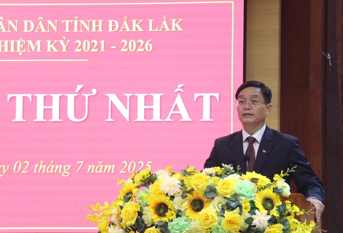 Bí thư Tỉnh ủy Đắk Lắk Nguyễn Đình Trung phát biểu tại kỳ họp thứ nhất Hội đồng nhân dân khóa X. Ảnh: Tuấn Phúc.