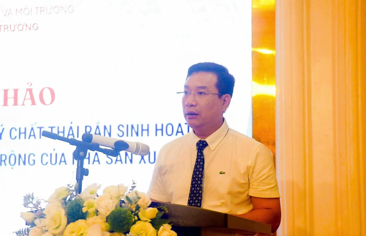Ông Hồ Kiên Trung, Phó Cục trưởng Cục Môi trường phát biểu khai mạc hội thảo. Ảnh: Phạm Oanh.