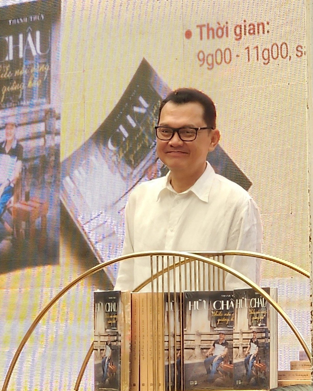 Nghệ sĩ Hữu Châu. Nghệ sĩ Hữu Châu.