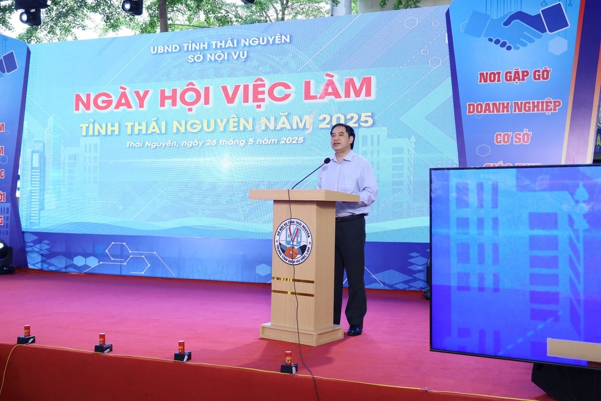 Ông Vũ Trọng Bình, Cục trưởng Cục Việc làm (Bộ Nội vụ) phát biểu tại Ngày hội việc làm tỉnh Thái Nguyên năm 2025. Ảnh: MOHA. Ông Vũ Trọng Bình, Cục trưởng Cục Việc làm (Bộ Nội vụ) phát biểu tại Ngày hội việc làm tỉnh Thái Nguyên năm 2025. Ảnh: MOHA.