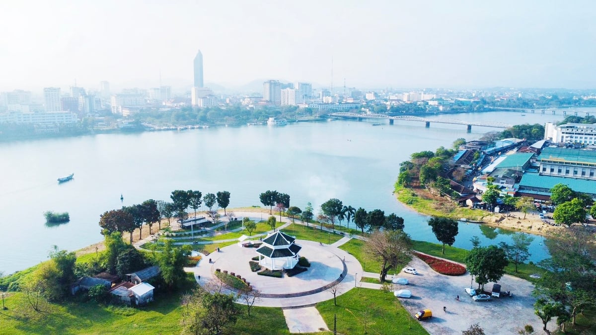Việc xây dựng danh mục nguồn nước cần lập hành lang bảo vệ trên địa bàn TP Huế có ý nghĩa quan trọng trong công tác quản lý tài nguyên nước. Ảnh: Văn Dinh. Việc xây dựng danh mục nguồn nước cần lập hành lang bảo vệ trên địa bàn TP Huế có ý nghĩa quan trọng trong công tác quản lý tài nguyên nước. Ảnh: Văn Dinh.
