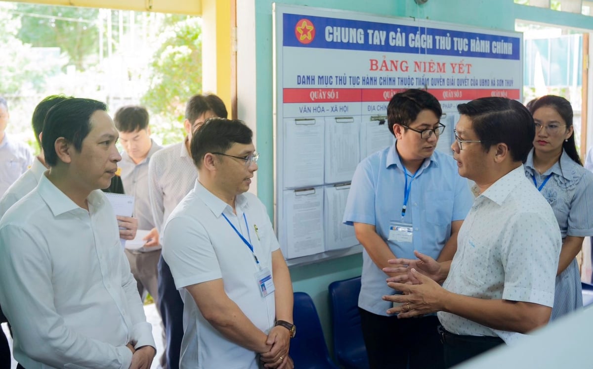 Lãnh đạo TP Huế kiểm tra tình hình triển khai công tác vận hành chính quyền địa phương hai cấp. Ảnh: V.D. Lãnh đạo TP Huế kiểm tra tình hình triển khai công tác vận hành chính quyền địa phương hai cấp. Ảnh: V.D.