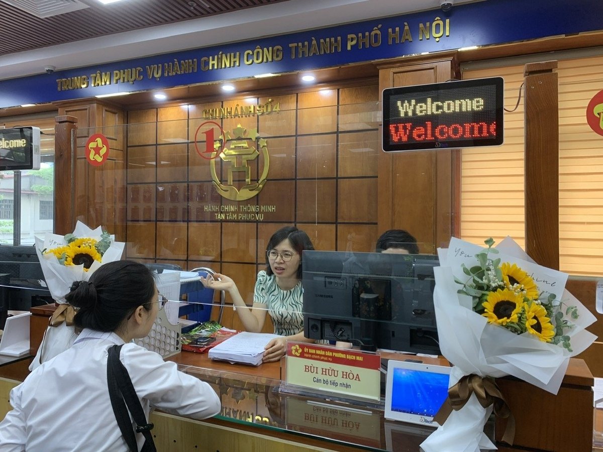 Khi phường trở thành đơn vị trực tiếp xử lý nhiều vấn đề từng thuộc cấp quận, vai trò của đội ngũ cán bộ địa chính - xây dựng càng trở nên then chốt. Ảnh: Lan Chi. Khi phường trở thành đơn vị trực tiếp xử lý nhiều vấn đề từng thuộc cấp quận, vai trò của đội ngũ cán bộ địa chính - xây dựng càng trở nên then chốt. Ảnh: Lan Chi.