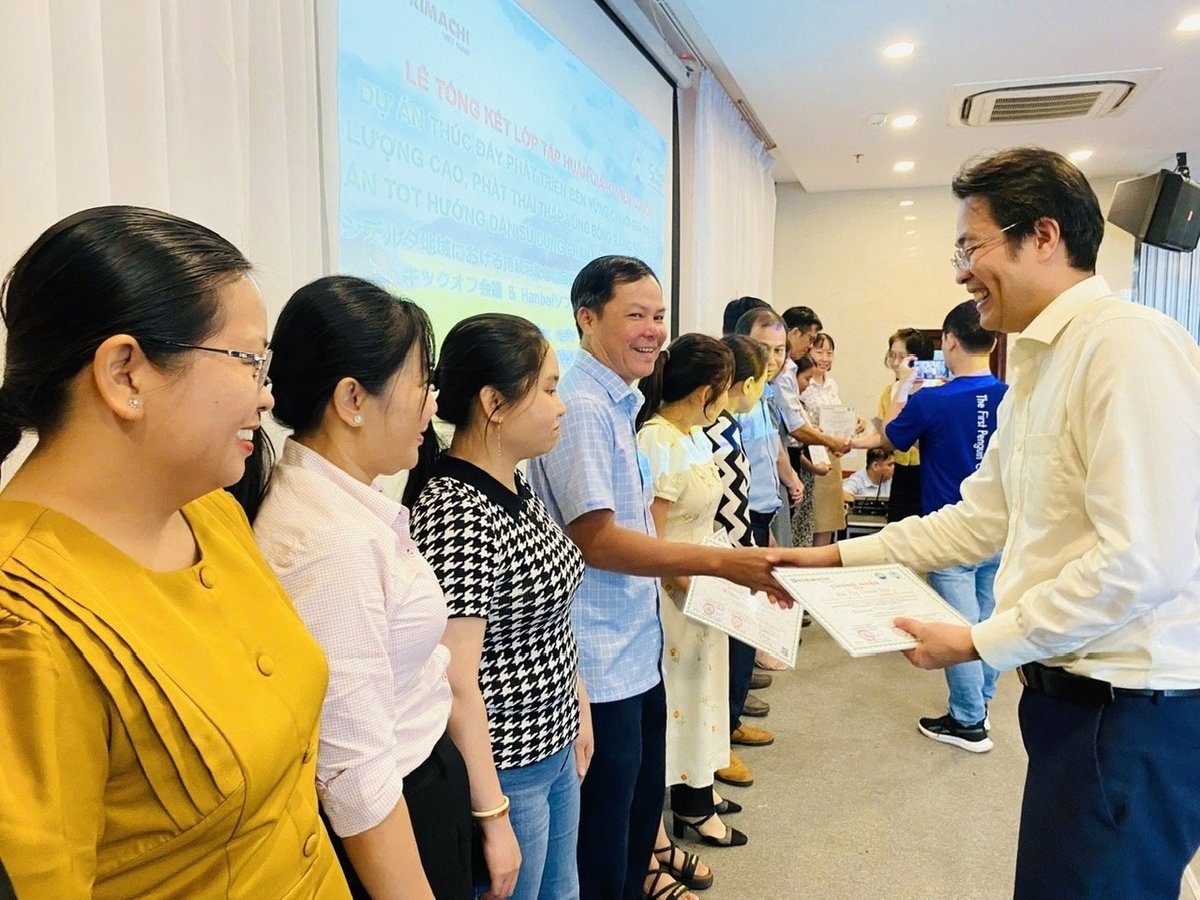 Khóa học nằm trong khuôn khổ Đề án phát triển bền vững 1 triệu hecta chuyên canh lúa chất lượng cao,. Ảnh: Lê Hoàng Vũ. Khóa học nằm trong khuôn khổ Đề án phát triển bền vững 1 triệu hecta chuyên canh lúa chất lượng cao,. Ảnh: Lê Hoàng Vũ.
