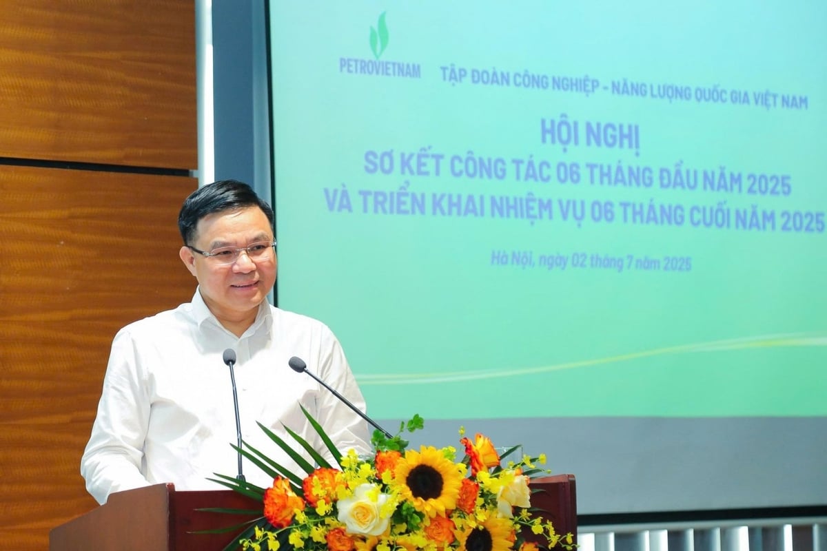 Chủ tịch HĐTV Petrovietnam Lê Mạnh Hùng: 'Chiến lược phát triển không chỉ là cam kết của Petrovietnam ngày hôm nay, mà còn là sự tiếp nối khát vọng phát triển của các thế hệ Petrovietnam'.. Ảnh: Petrovietnam. Chủ tịch HĐTV Petrovietnam Lê Mạnh Hùng: 'Chiến lược phát triển không chỉ là cam kết của Petrovietnam ngày hôm nay, mà còn là sự tiếp nối khát vọng phát triển của các thế hệ Petrovietnam'.. Ảnh: Petrovietnam.