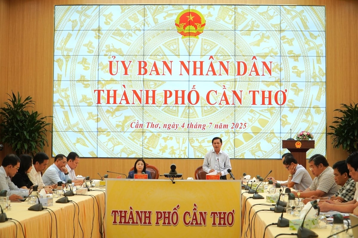 Chủ tịch UBND TP Cần Thơ chủ trì cuộc họp với các sở, ban ngành thành phố về tổ chức bộ máy, tình hình hoạt động sau gần một tuần hợp nhất. Ảnh: Kim Anh. Chủ tịch UBND TP Cần Thơ chủ trì cuộc họp với các sở, ban ngành thành phố về tổ chức bộ máy, tình hình hoạt động sau gần một tuần hợp nhất. Ảnh: Kim Anh.