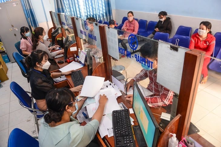 Người đứng đầu cơ quan có thẩm quyền tuyển dụng thành lập Hội đồng kiểm tra, sát hạch, thành phần Hội đồng kiểm tra, sát hạch được thực hiện theo quy định. Ảnh: Tuổi trẻ. Người đứng đầu cơ quan có thẩm quyền tuyển dụng thành lập Hội đồng kiểm tra, sát hạch, thành phần Hội đồng kiểm tra, sát hạch được thực hiện theo quy định. Ảnh: Tuổi trẻ.