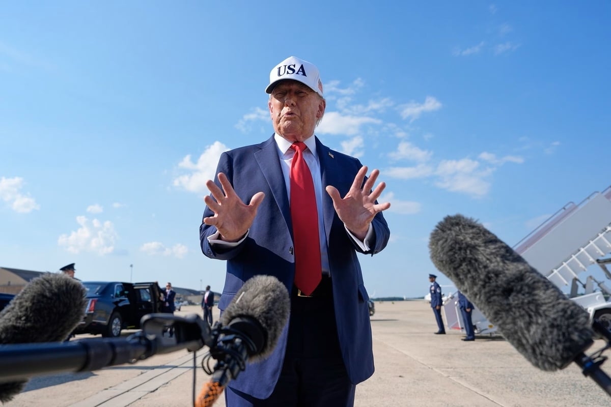 Tổng thống Mỹ Donald Trump phát biểu với các phóng viên trước khi lên chuyên cơ Không lực Một hôm 3/7, tại Căn cứ Andrews, Maryland. Ảnh: ABC. Tổng thống Mỹ Donald Trump phát biểu với các phóng viên trước khi lên chuyên cơ Không lực Một hôm 3/7, tại Căn cứ Andrews, Maryland. Ảnh: ABC.