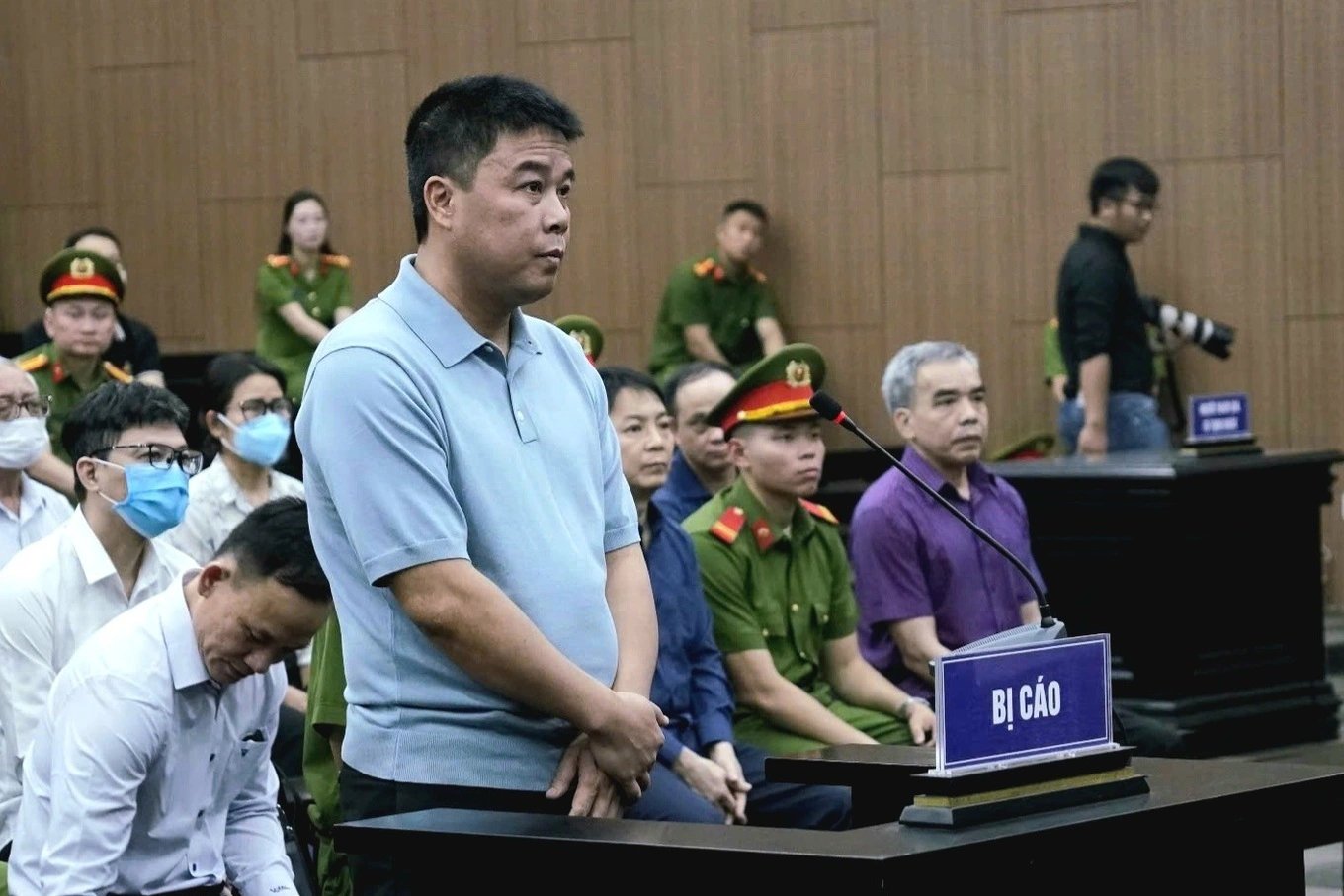 Bị cáo Nguyễn Văn Hậu, cựu Chủ tịch Tập đoàn Phúc Sơn. Ảnh: Phương Nguyên/Báo Dân Trí. Bị cáo Nguyễn Văn Hậu, cựu Chủ tịch Tập đoàn Phúc Sơn. Ảnh: Phương Nguyên/Báo Dân Trí.