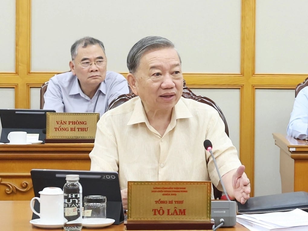 Tổng Bí thư Tô Lâm chủ trì tại cuộc họp Bộ Chính trị, Ban Bí thư về sắp xếp tổ chức bộ máy và đơn vị hành chính. Ảnh: TTXVN. Tổng Bí thư Tô Lâm chủ trì tại cuộc họp Bộ Chính trị, Ban Bí thư về sắp xếp tổ chức bộ máy và đơn vị hành chính. Ảnh: TTXVN.