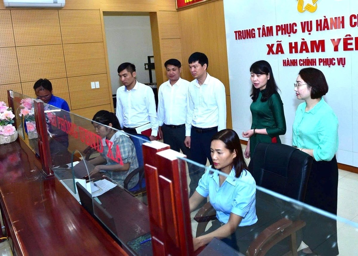 Việc Sở Nông nghiệp và Môi trường Tuyên Quang thành lập các tổ công tác sẽ góp phần hỗ trợ các xã, phường trên địa bàn tỉnh thực hiện thủ tục hành chính về đất đai và vận hành cơ sở dữ liệu đất đai hiệu quả hơn. Ảnh: T.Tú. Việc Sở Nông nghiệp và Môi trường Tuyên Quang thành lập các tổ công tác sẽ góp phần hỗ trợ các xã, phường trên địa bàn tỉnh thực hiện thủ tục hành chính về đất đai và vận hành cơ sở dữ liệu đất đai hiệu quả hơn. Ảnh: T.Tú.