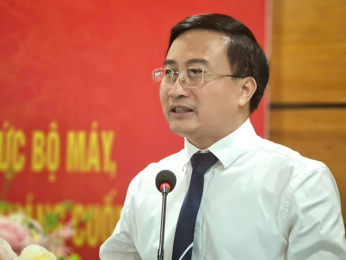 Ông Phạm Mạnh Duyệt, Giám đốc Sở Nông nghiệp và Môi trường Tuyên Quang mong muốn, đội ngũ cán bộ, lãnh đạo được bổ nhiệm sẽ là lực lượng nòng cốt, góp phần nâng cao năng lực quản lý ngành, xây dựng nền hành chính liêm chính, hiệu quả, gắn bó với người dân và doanh nghiệp. Ảnh: Đào Thanh. Ông Phạm Mạnh Duyệt, Giám đốc Sở Nông nghiệp và Môi trường Tuyên Quang mong muốn, đội ngũ cán bộ, lãnh đạo được bổ nhiệm sẽ là lực lượng nòng cốt, góp phần nâng cao năng lực quản lý ngành, xây dựng nền hành chính liêm chính, hiệu quả, gắn bó với người dân và doanh nghiệp. Ảnh: Đào Thanh.