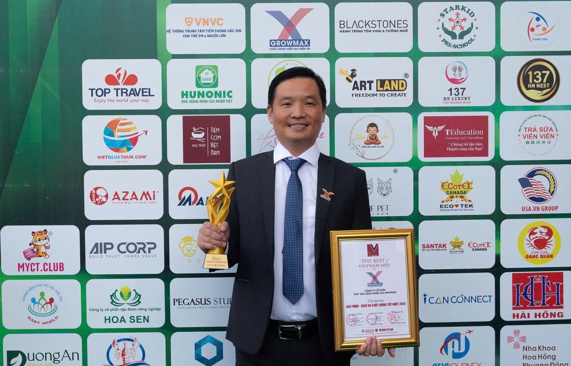 Ông Đinh Văn Quân, Phó Tổng Giám đốc Công ty Cổ phần Thủy sản Công nghệ cao GrowMax cho biết, GrowMax sẽ không ngừng đổi mới, nâng cao chất lượng và tạo ra giá trị lâu dài cho cộng đồng nuôi trồng thủy sản nói chung, nuôi tôm nói riêng. Ảnh: PN. Ông Đinh Văn Quân, Phó Tổng Giám đốc Công ty Cổ phần Thủy sản Công nghệ cao GrowMax cho biết, GrowMax sẽ không ngừng đổi mới, nâng cao chất lượng và tạo ra giá trị lâu dài cho cộng đồng nuôi trồng thủy sản nói chung, nuôi tôm nói riêng. Ảnh: PN.