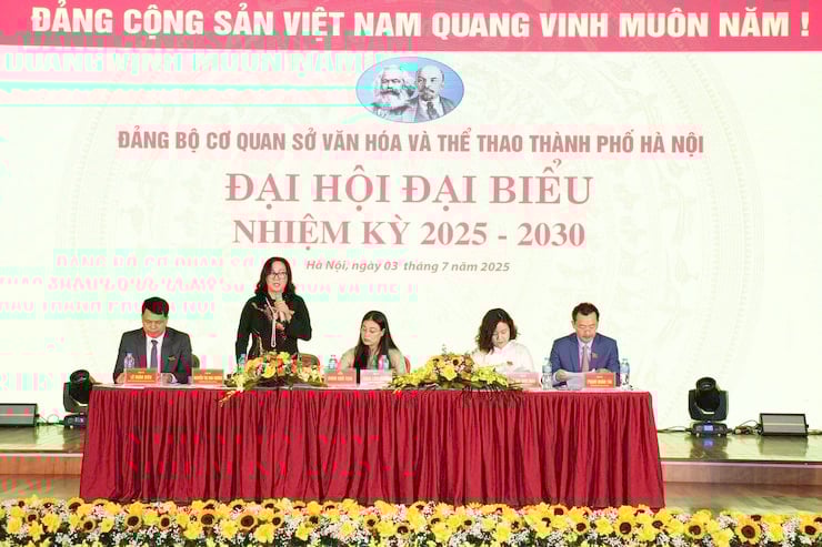 Đoàn Chủ tịch điều hành Đại hội. Ảnh: Sở Văn hóa và Thể thao Hà Nội. Đoàn Chủ tịch điều hành Đại hội. Ảnh: Sở Văn hóa và Thể thao Hà Nội.